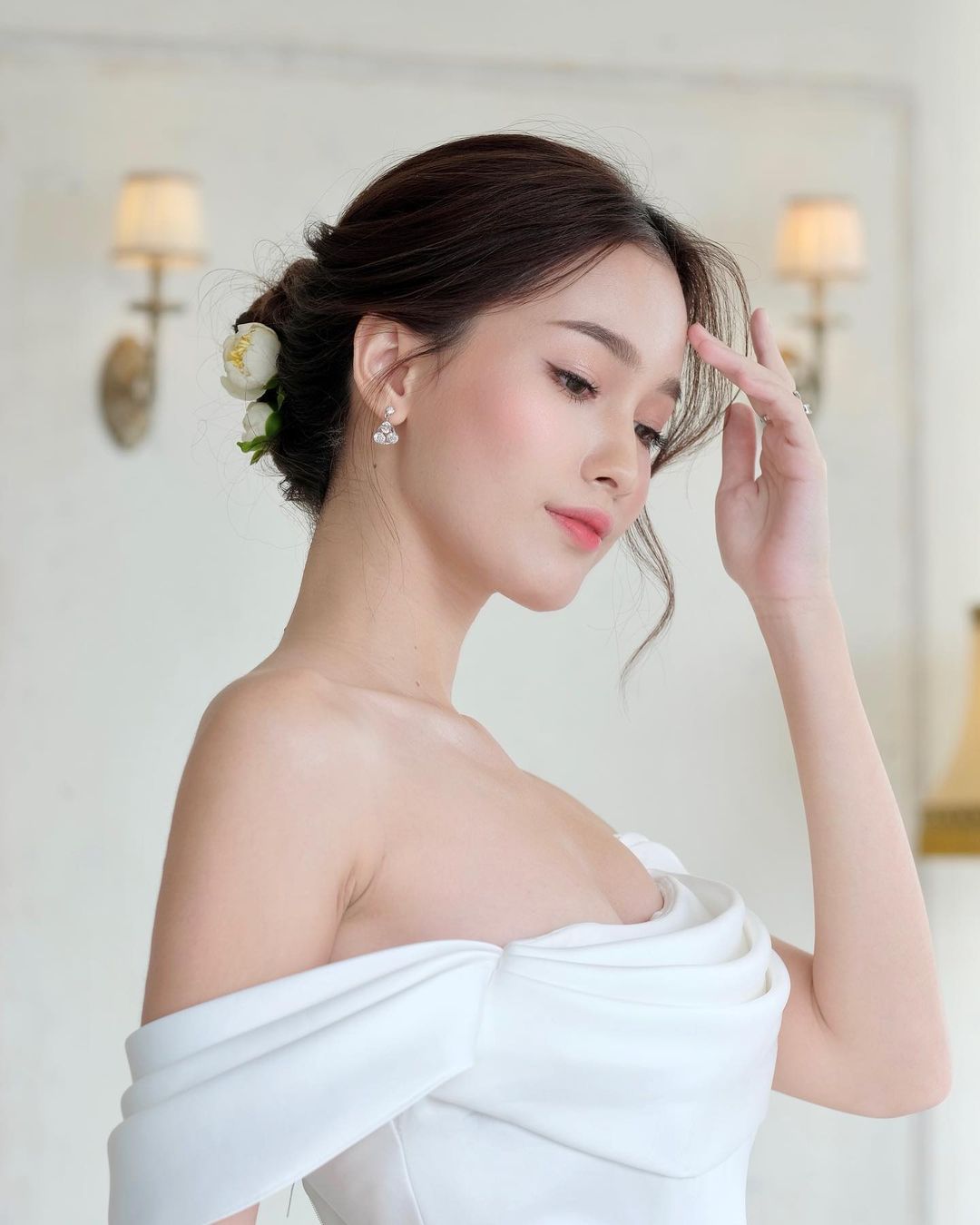 kiểu tóc cô dâu updo