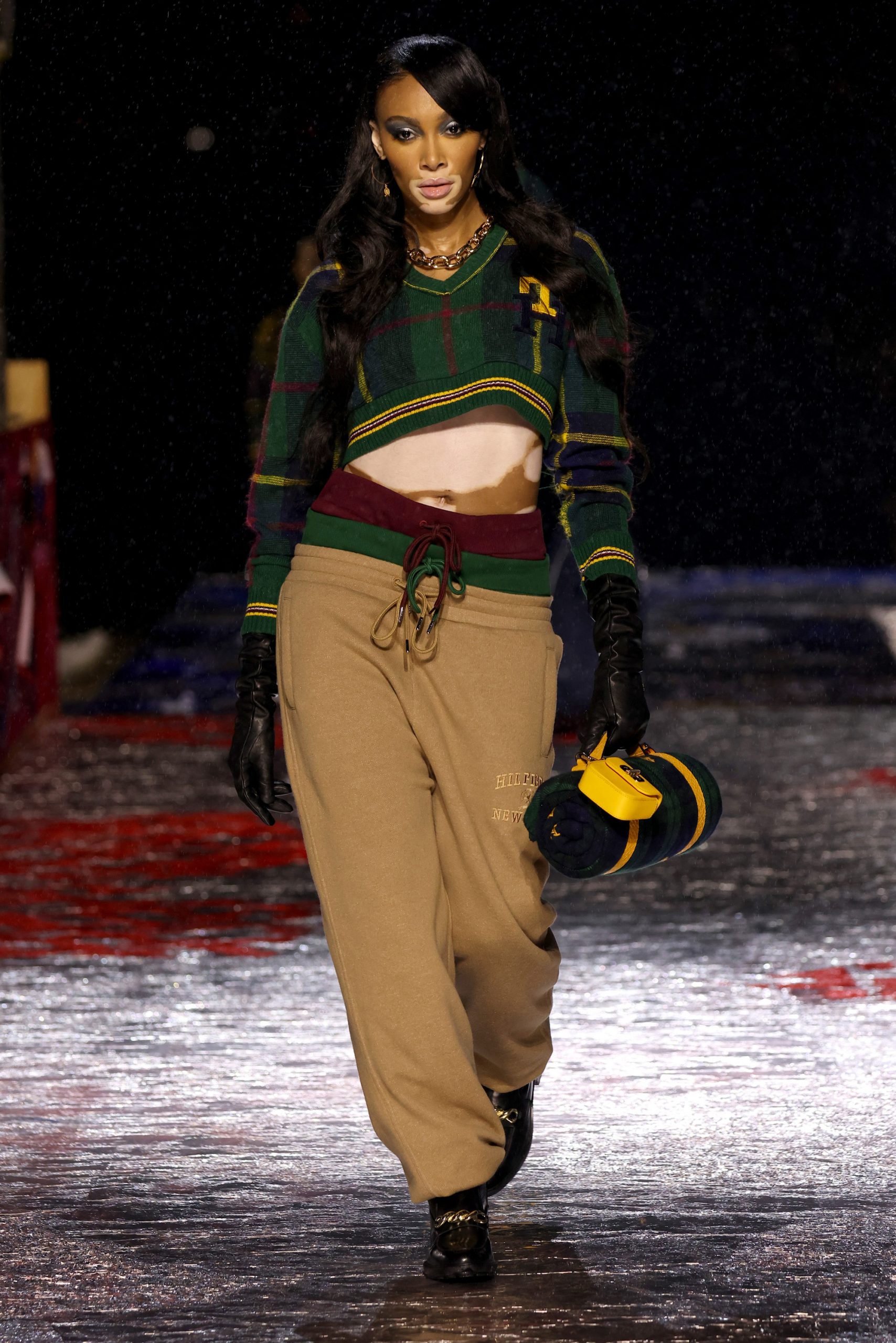 Tommy Hilfiger thách thức giới hạn thực-ảo với show diễn bùng nổ ở New York TOMMYFACTORY FA22 Runway Look 16 scaled - Tommy Hilfiger thách thức giới hạn thực-ảo với show diễn bùng nổ ở New York