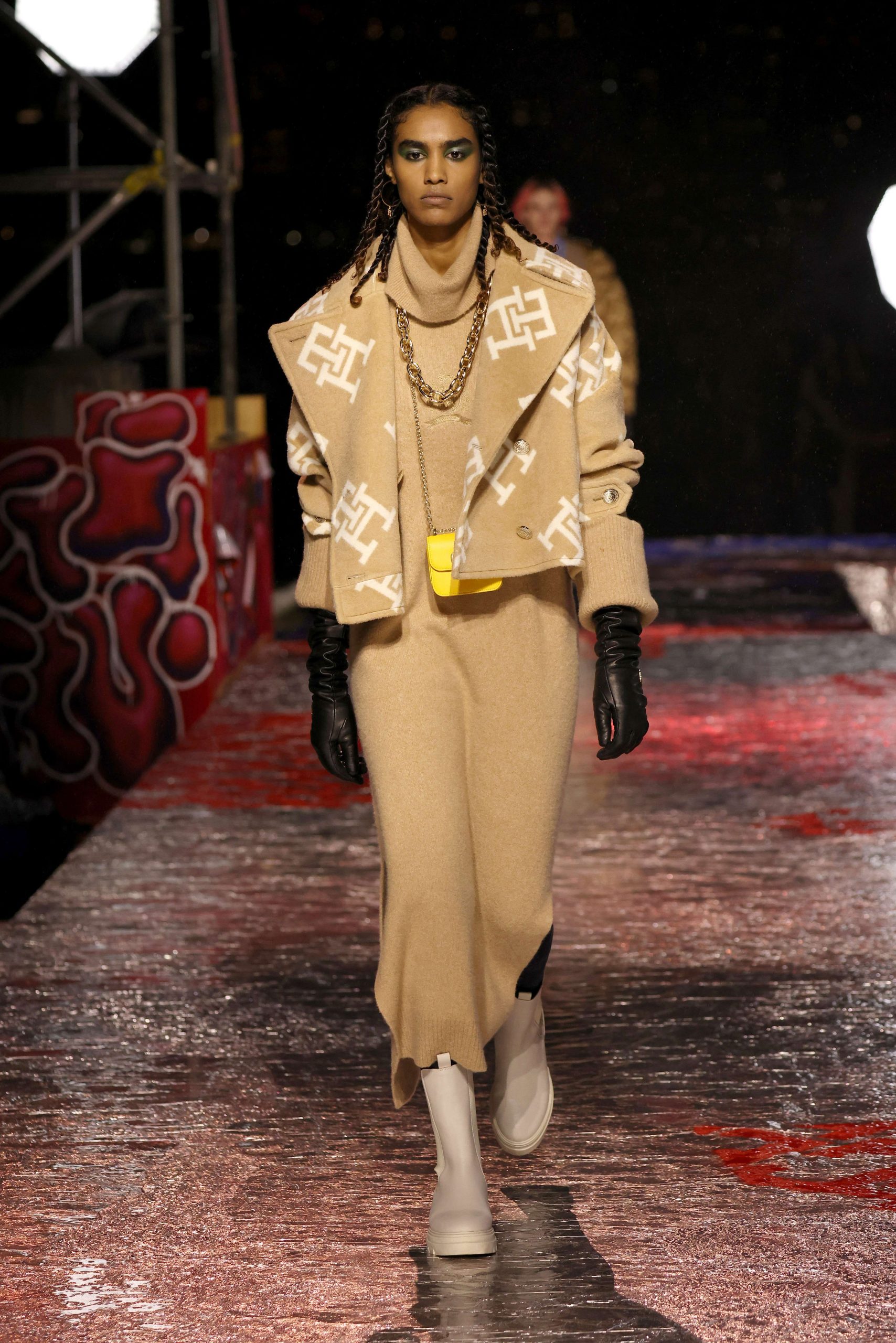 TOMMYFACTORY FA22 Runway Look 57 scaled - Tommy Hilfiger thách thức giới hạn thực-ảo với show diễn bùng nổ ở New York