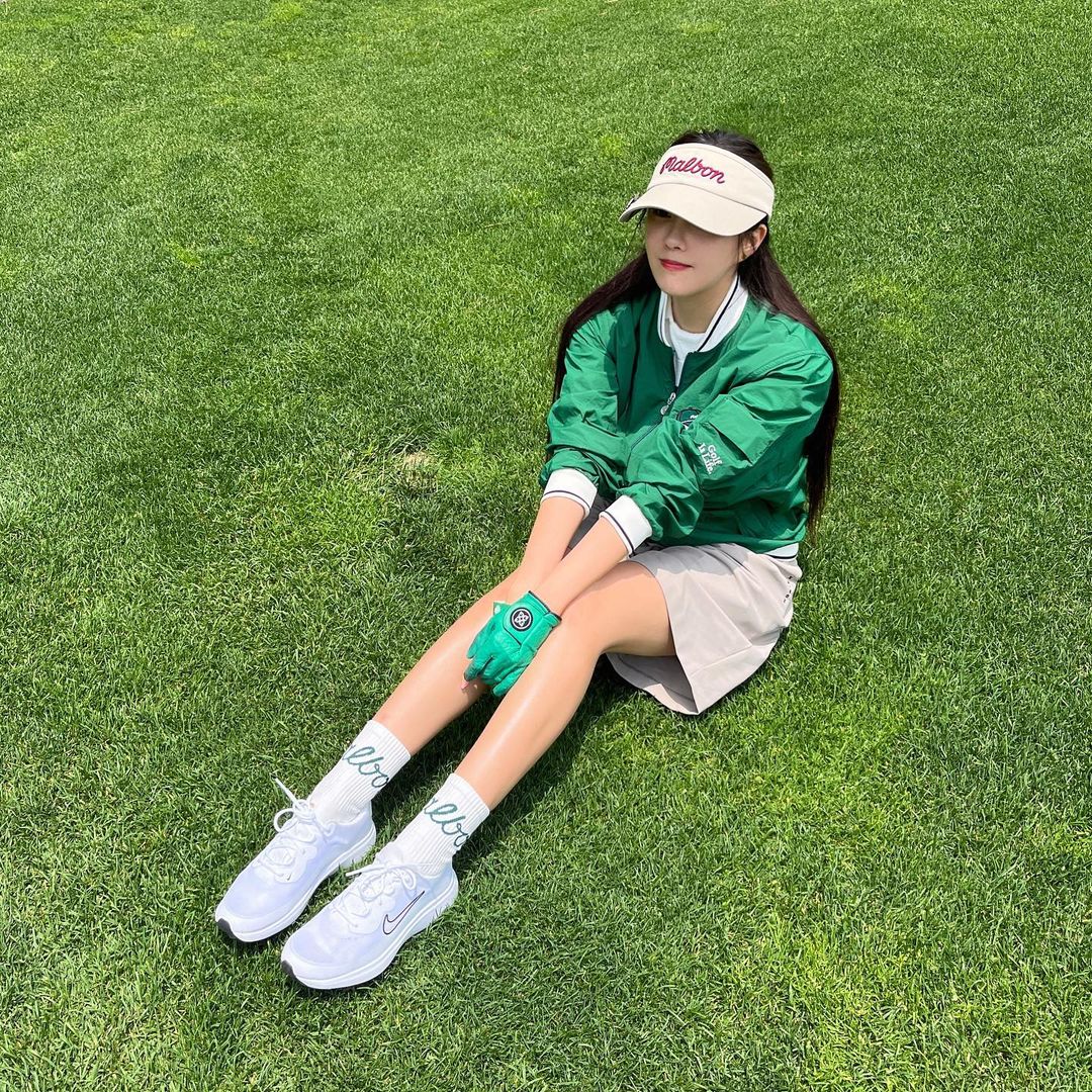 hyomin tara thoi trang choi golf - Lên đồ, vào sân golf sành điệu như các sao nữ Hàn Quốc