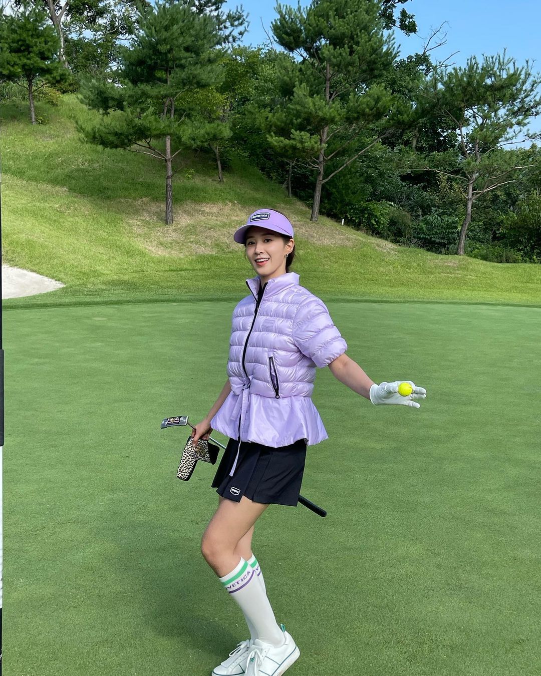 yuri snsd thoi trang san golf - Lên đồ, vào sân golf sành điệu như các sao nữ Hàn Quốc