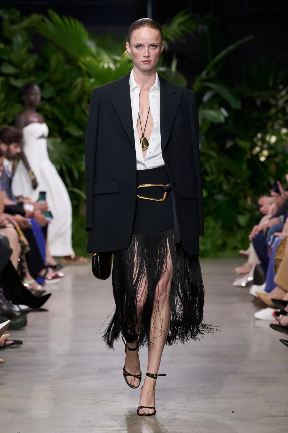 michael kors xuan he 2023 look 04 - Michael Kors Xuân-Hè 2023: Sự phóng khoáng của những người phụ nữ thành thị