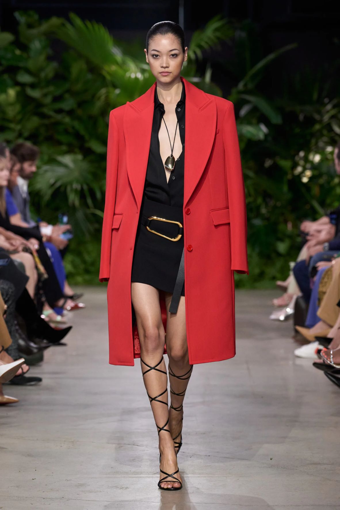 michael kors xuan he 2023 look 10 - Michael Kors Xuân-Hè 2023: Sự phóng khoáng của những người phụ nữ thành thị