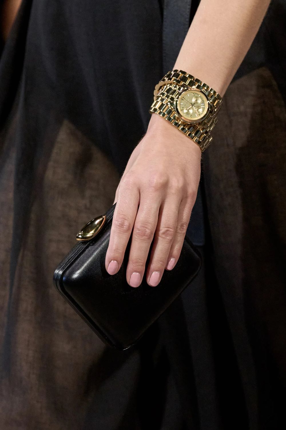 michael kors xuan he 2023 look 41 - Michael Kors Xuân-Hè 2023: Sự phóng khoáng của những người phụ nữ thành thị