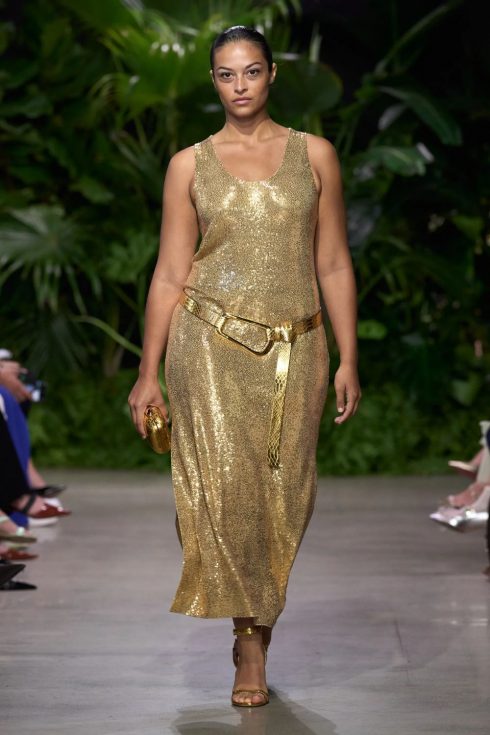 mk xuan he 2023 look 57 490x735 - Michael Kors Xuân-Hè 2023: Sự phóng khoáng của những người phụ nữ thành thị