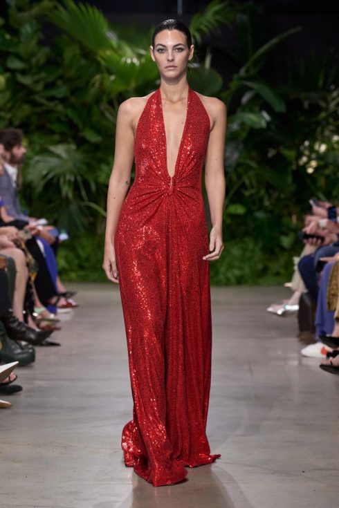 mk xuan he 2023 look 65 490x735 - Michael Kors Xuân-Hè 2023: Sự phóng khoáng của những người phụ nữ thành thị