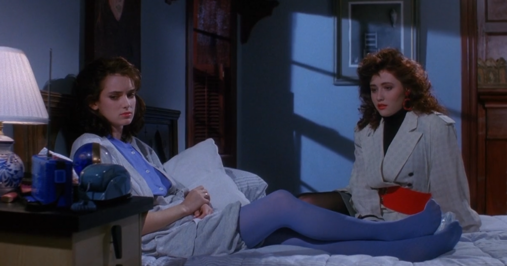 Thời trang phim Heathers: Cẩm nang mặc đẹp với blazer và phong cách thập niên 80 Veronica heathers 2 - Thời trang phim Heathers: Cẩm nang mặc đẹp với blazer và phong cách thập niên 80