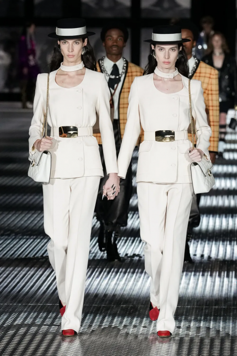 Những thiết kế nổi bật nhất mùa thời trang Cruise 2023 từ Chanel Louis  Vuitton Gucci