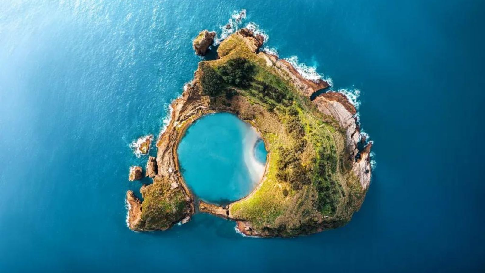 Đảo Islote de Vila Franca hình trái tim tại Bồ Đào Nha