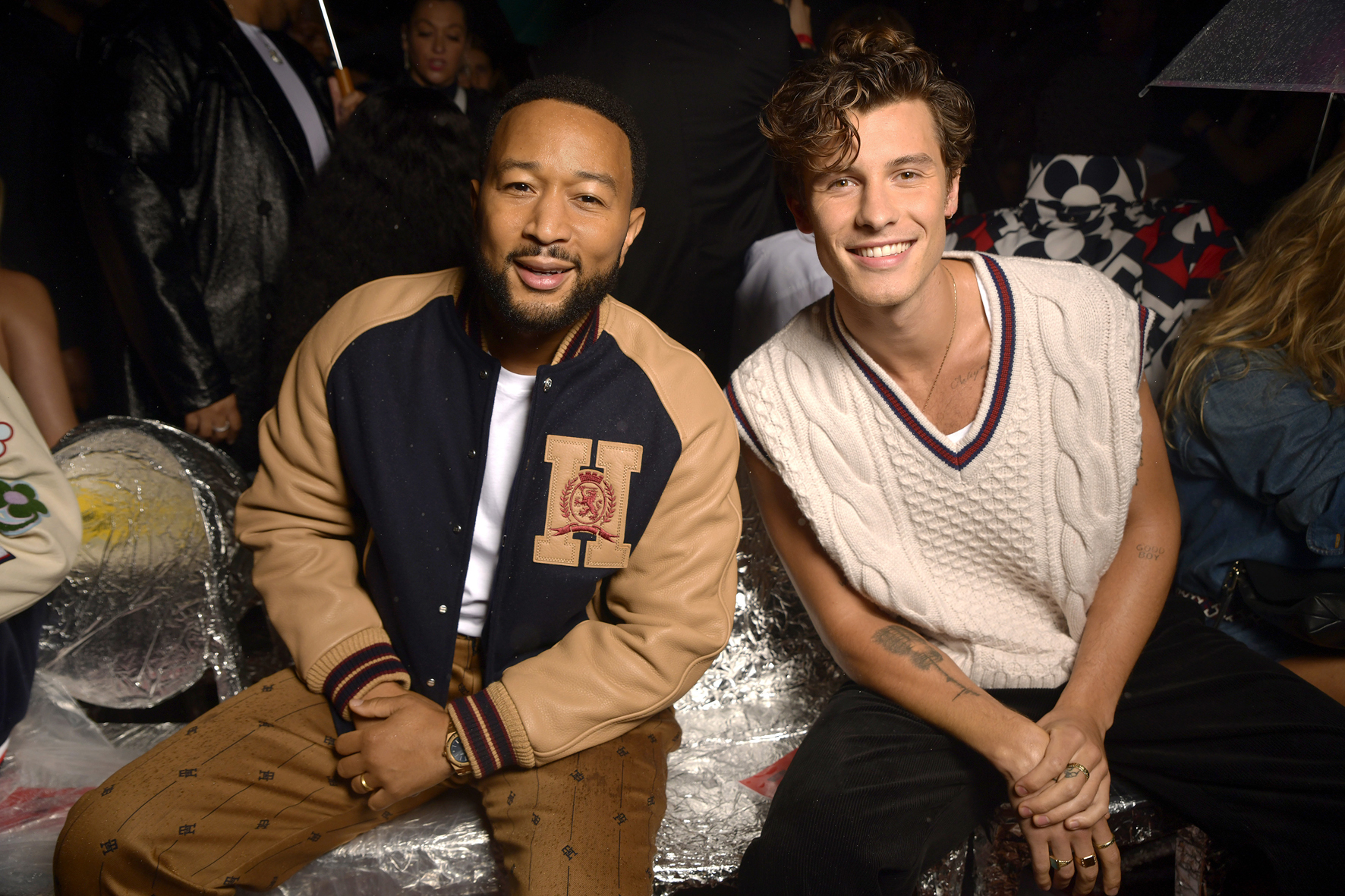 John Legend và Shawn Mendes trên hàng ghế front row