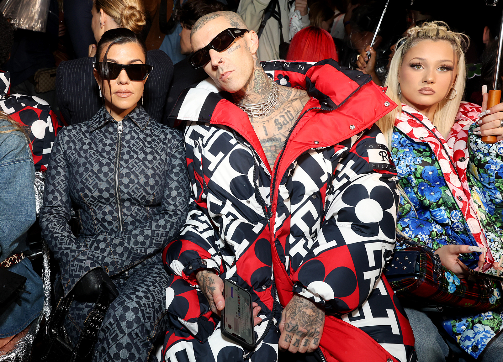 Tommy Hilfiger thách thức giới hạn thực-ảo với show diễn bùng nổ ở New York TOMMYFACTORY FA22 Front Row Kourtney Kardashian Travis Barker Alabama Barker - Tommy Hilfiger thách thức giới hạn thực-ảo với show diễn bùng nổ ở New York