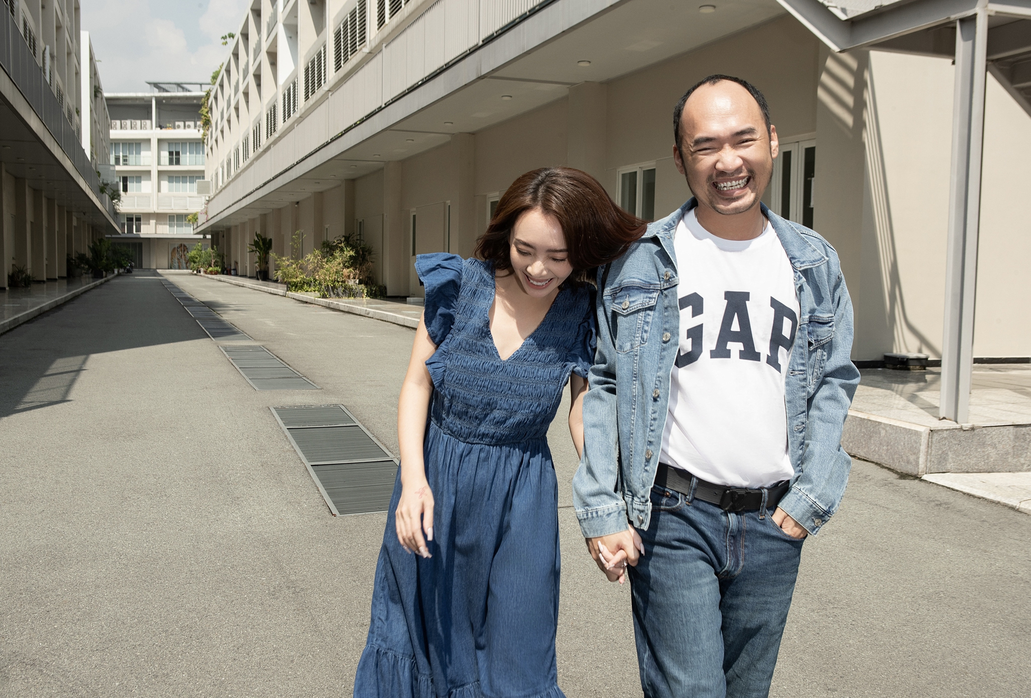 Gia đình diễn viên Thu Trang – Tiến Luật năng động xuống phố cùng GAP thu trang tien luat 3 - Gia đình diễn viên Thu Trang – Tiến Luật năng động xuống phố cùng GAP