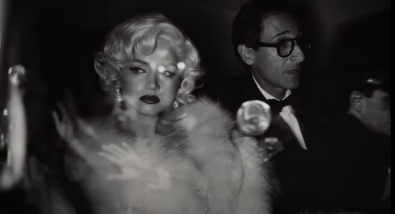 Áo khoác lông trong Blonde của Marilyn Monroe