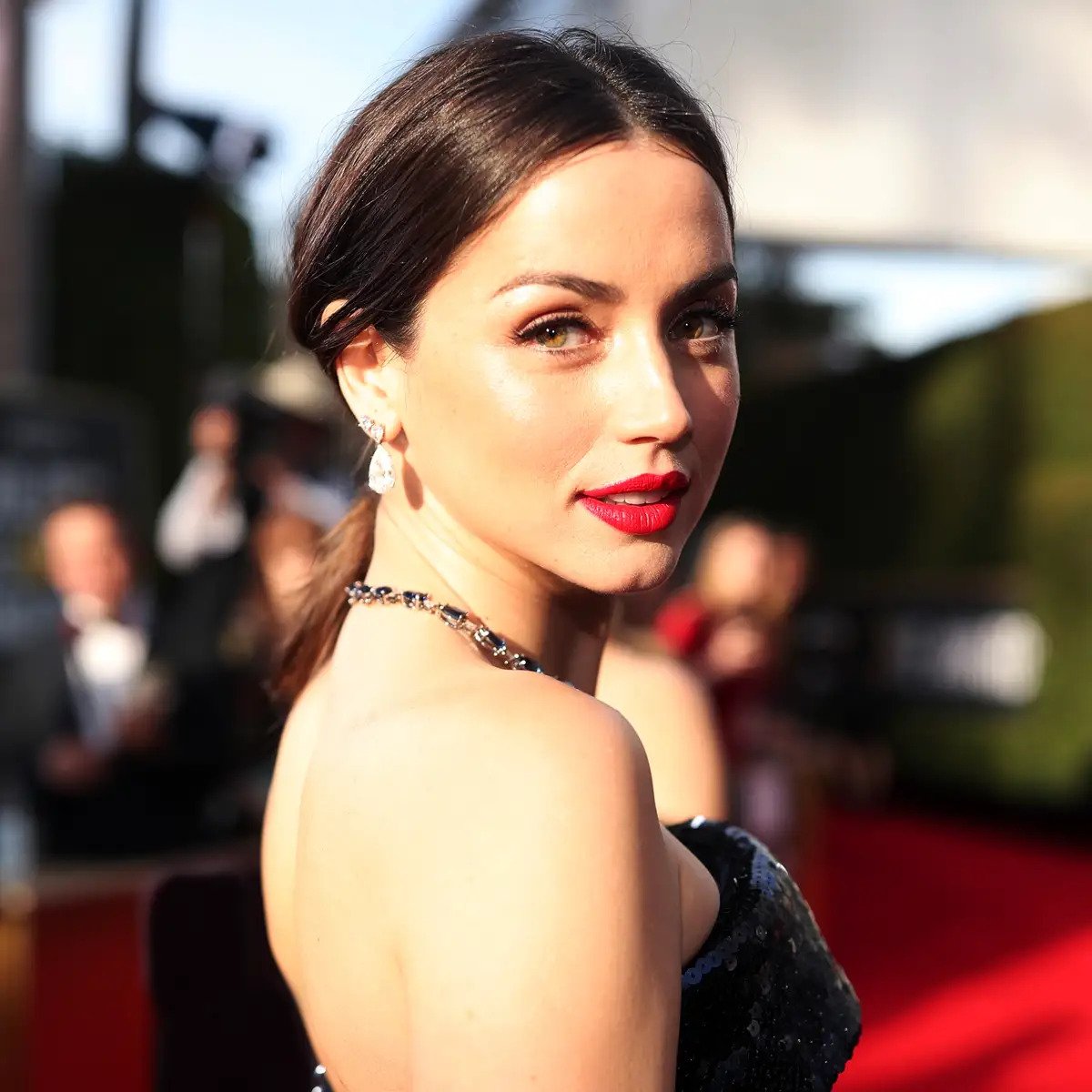 Toả sáng rực rỡ như “đoá hồng Cuba” Ana de Armas ở độ tuổi 34 ana de armas red lip getty - Toả sáng rực rỡ như “đoá hồng Cuba” Ana de Armas ở độ tuổi 34
