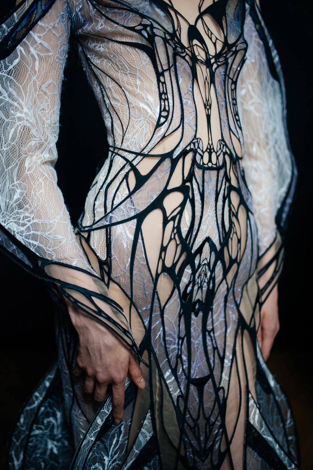 hậu trường Iris van Herpen Couture Fall 2022