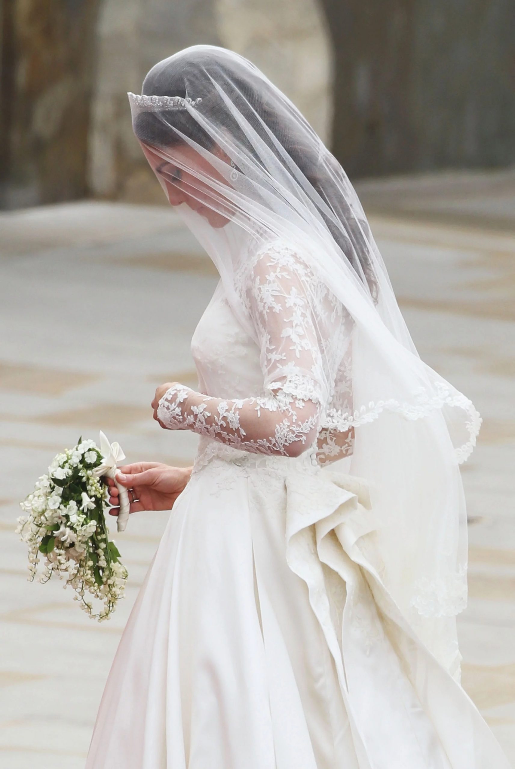 váy cưới Alexander McQueen của công nương Kate