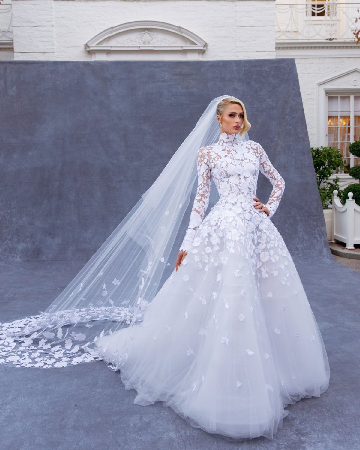 Váy cưới của Paris Hilton được thực hiện bởi Oscar de la Renta 