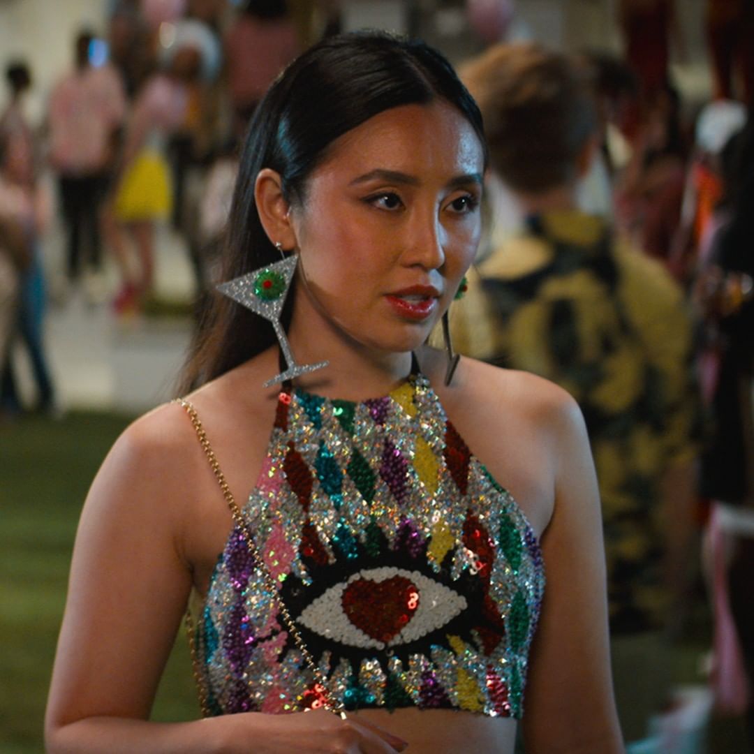 Đừng bỏ lỡ Do Revenge, một bộ phim sành điệu như Clueless thế kỷ 21! outfit dinh sequin da mau trong phim do revenge - Đừng bỏ lỡ Do Revenge, một bộ phim sành điệu như Clueless thế kỷ 21!