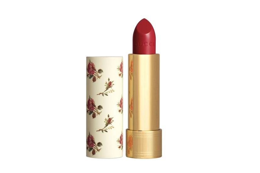 Trang điểm Thu – Đông 2022: Những mảng màu mosaic rực rỡ trang diem son do Gucci Rouge A Levres Voile Lipstick mau 25 Goldie Red - Trang điểm Thu – Đông 2022: Những mảng màu mosaic rực rỡ
