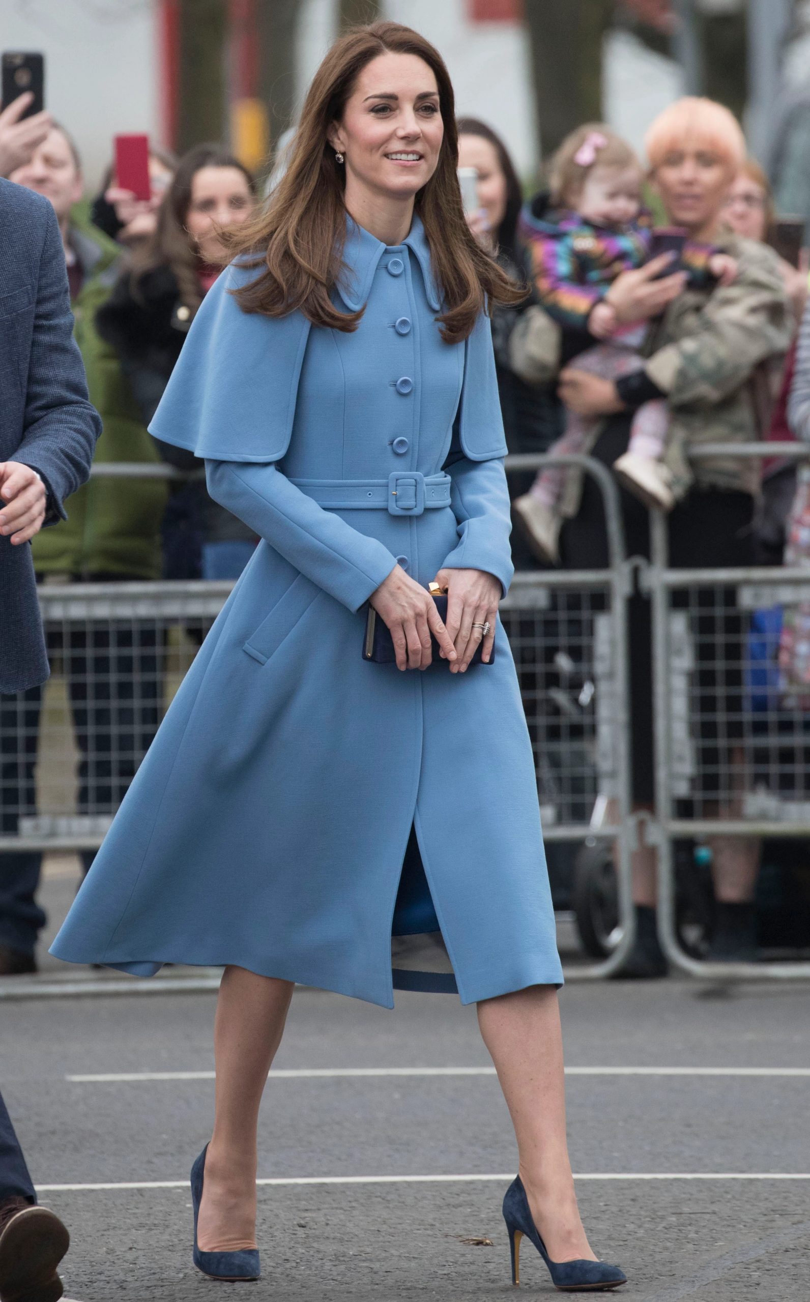 meo dien giay cao got cua cong nuong cambridge scaled - Hé lộ cách mang giày cao gót không đau chân của Công nương Kate Middleton
