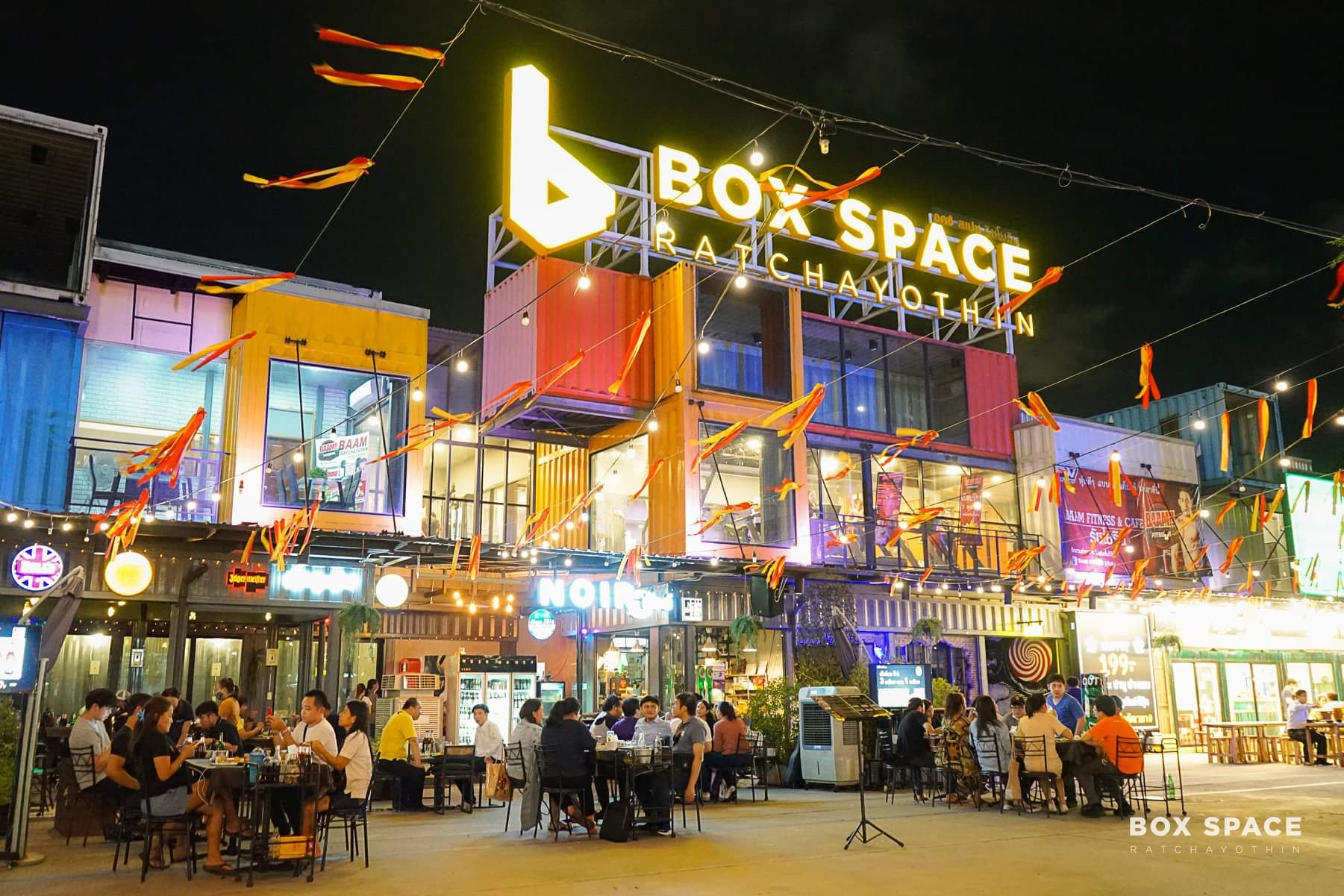Chợ đêm Box Space Ratchayothin Thái Lan
