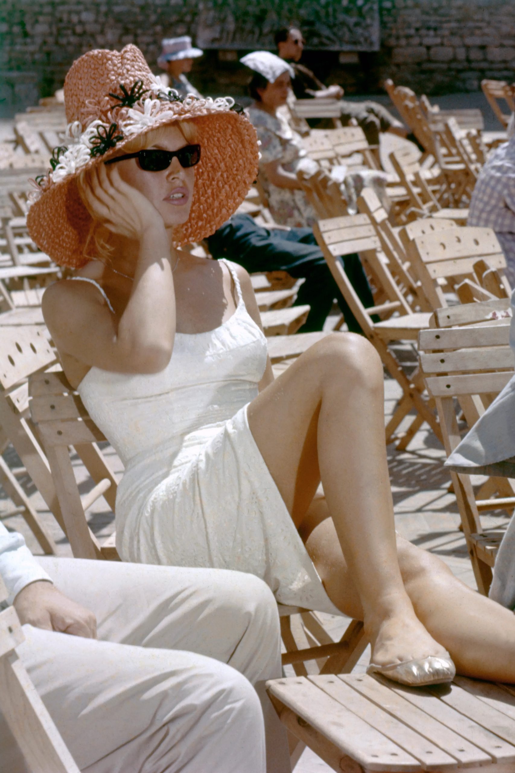 Khám phá tủ đồ của 11 “Thiên Bình phù phiếm” sành mặc nhất làng mốt Brigitte Bardot 1961 credit Getty scaled - Khám phá tủ đồ của 11 “Thiên Bình phù phiếm” sành mặc nhất làng mốt