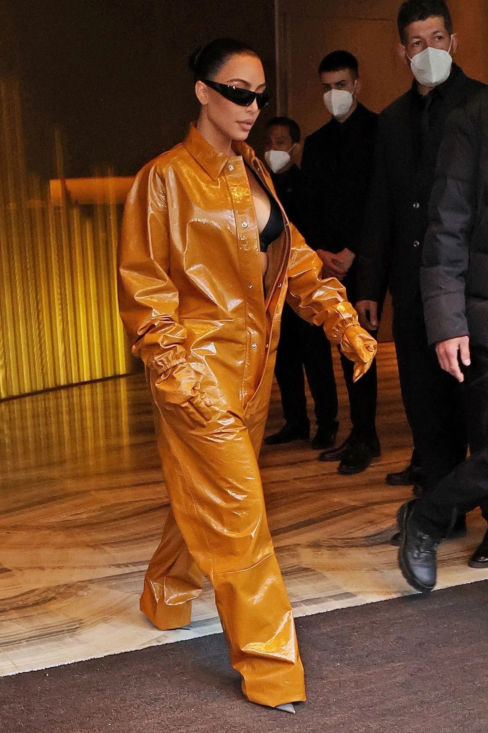 Khám phá tủ đồ của 11 “Thiên Bình phù phiếm” sành mặc nhất làng mốt kim kardashian latex - Khám phá tủ đồ của 11 “Thiên Bình phù phiếm” sành mặc nhất làng mốt