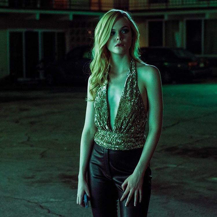 Gào thét cùng phong cách – 8 bộ phim kinh dị có tạo hình nhân vật đẹp mãn nhãn saint laurent thoi trang phim neon demon - Gào thét cùng phong cách – 8 bộ phim kinh dị có tạo hình nhân vật đẹp mãn nhãn