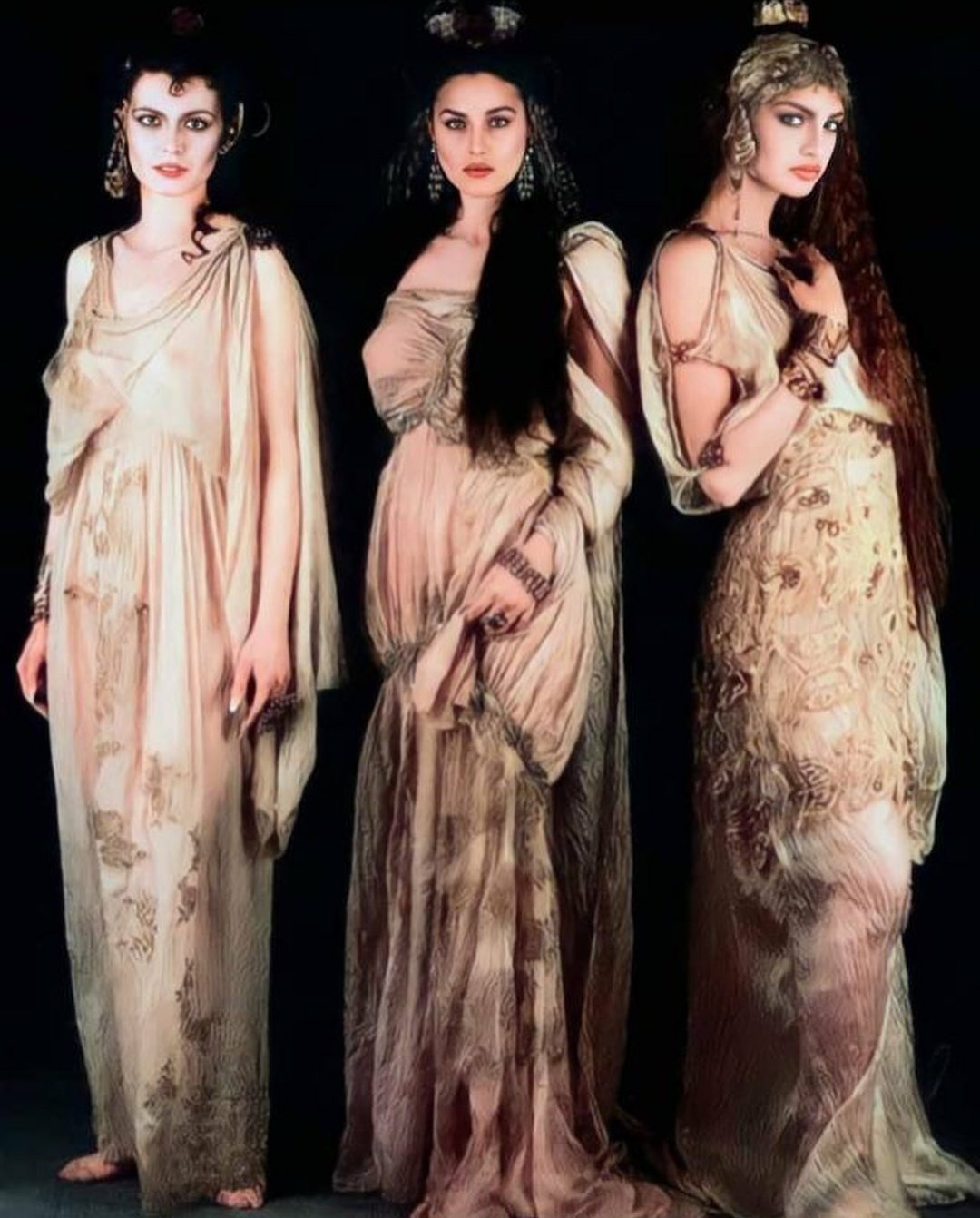 Gào thét cùng phong cách – 8 bộ phim kinh dị có tạo hình nhân vật đẹp mãn nhãn thoi trang kinh di dracula - Gào thét cùng phong cách – 8 bộ phim kinh dị có tạo hình nhân vật đẹp mãn nhãn