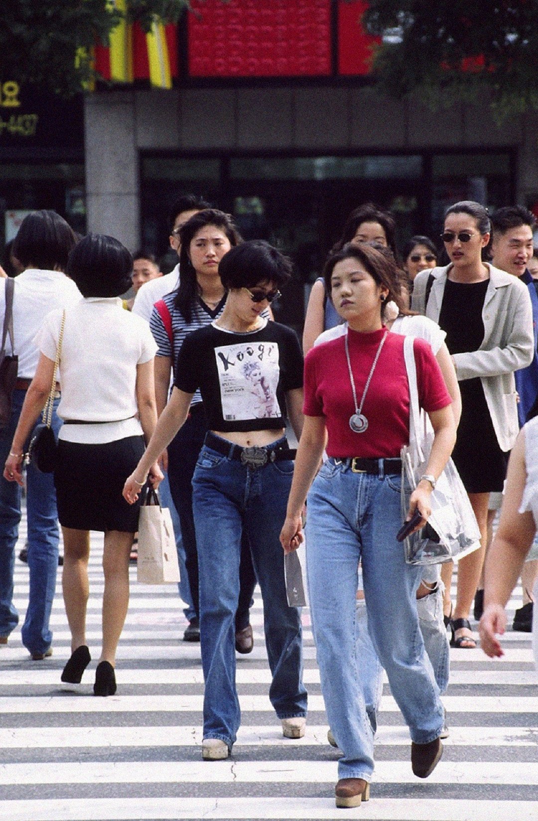 thoi trang hallyu 1990 - Thời trang Hàn Quốc những năm 1990 – Phóng khoáng trên từng con phố