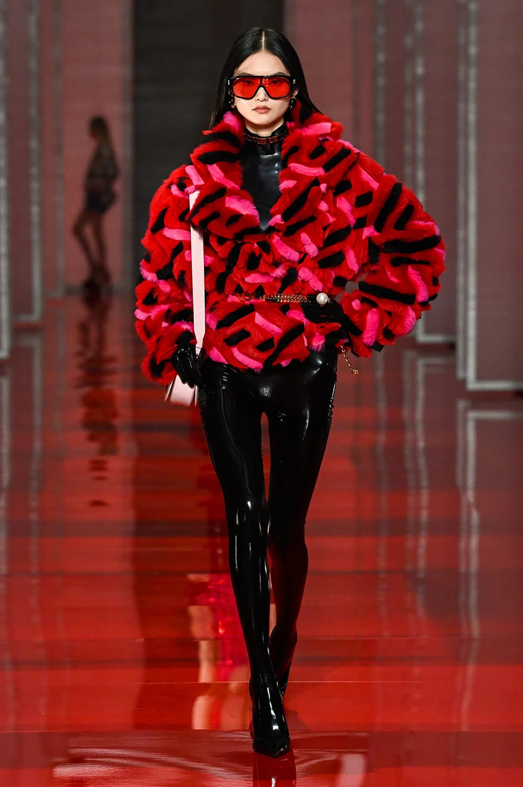 thời trang của Versace 2022