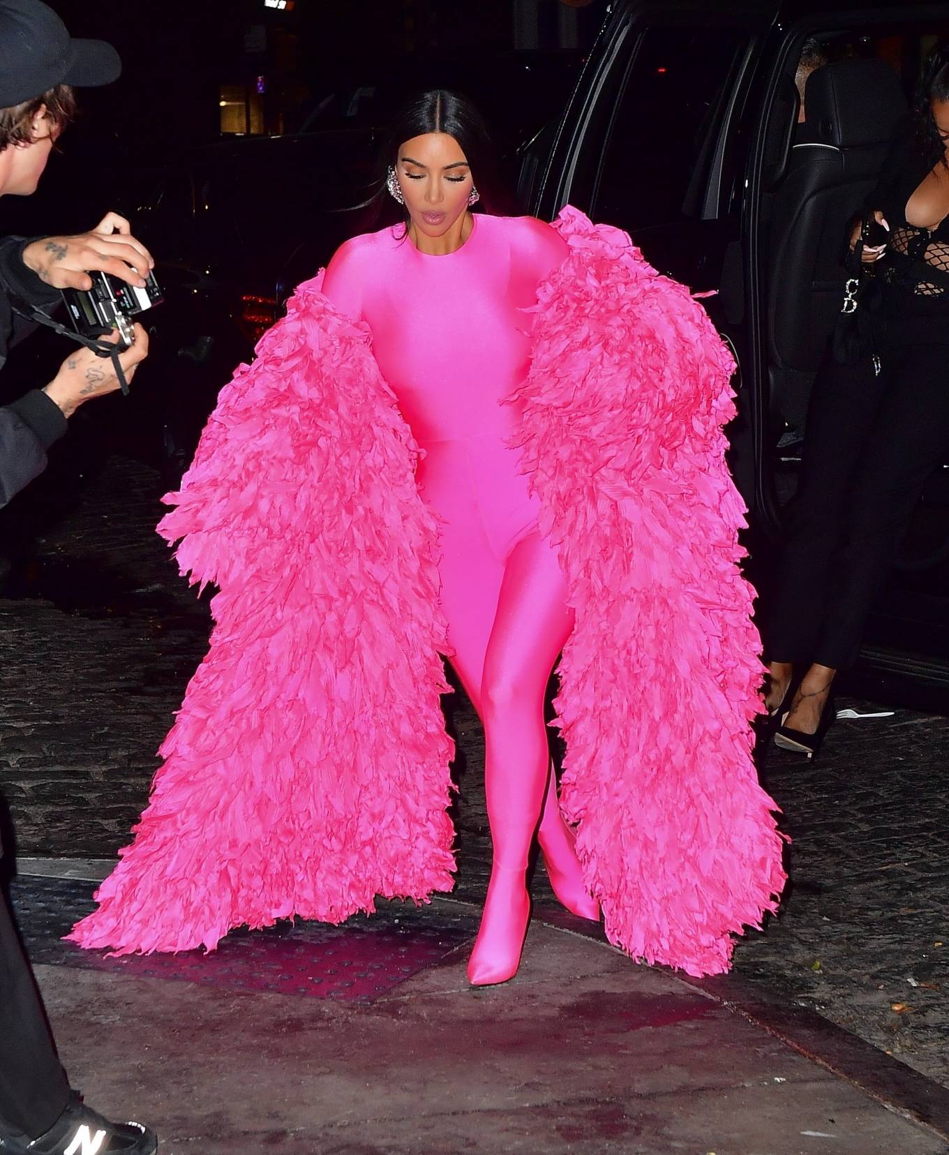 Bộ bodysuit hồng của Balenciaga dành cho Kim