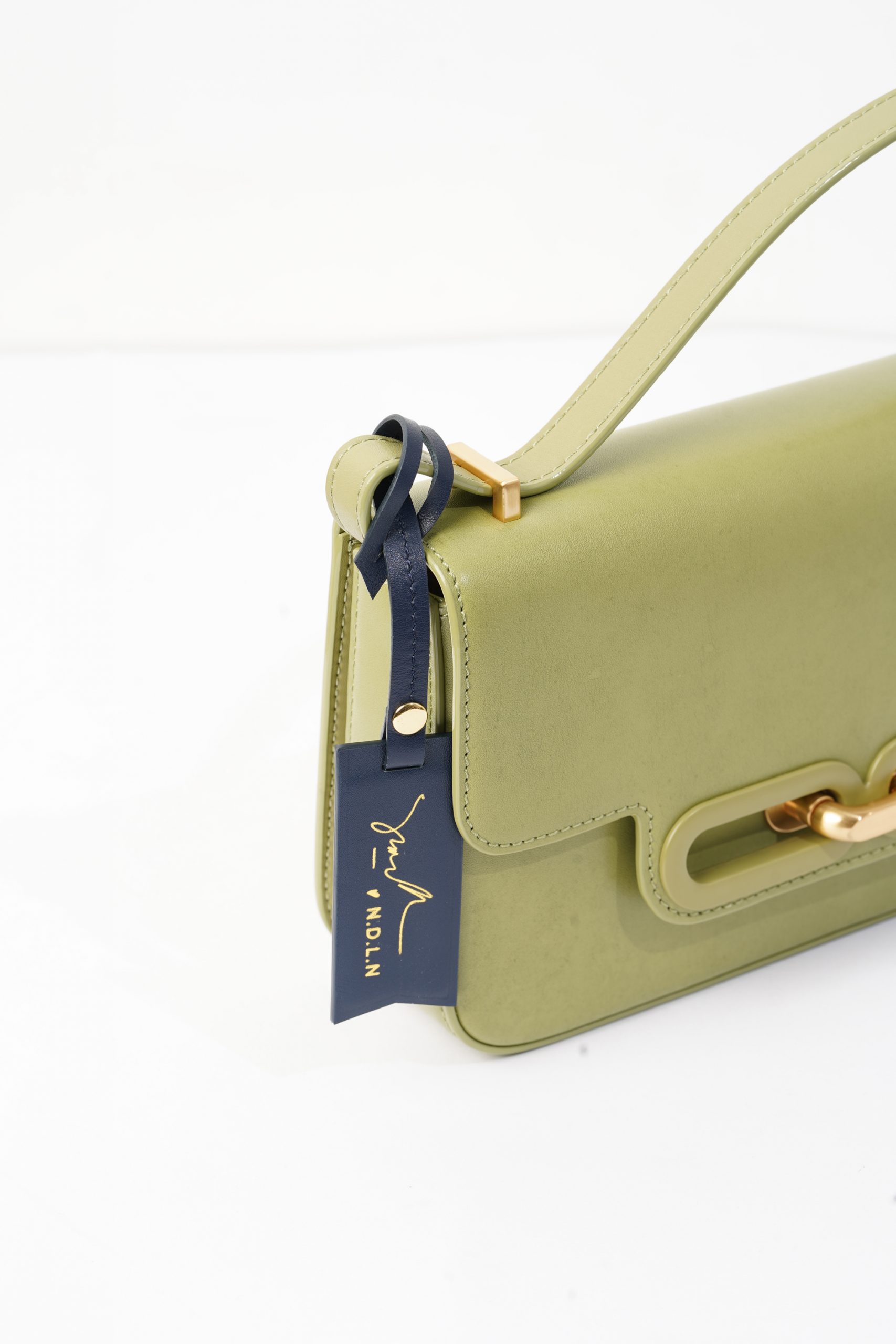 túi Kate Bag màu xanh olive của Pedro