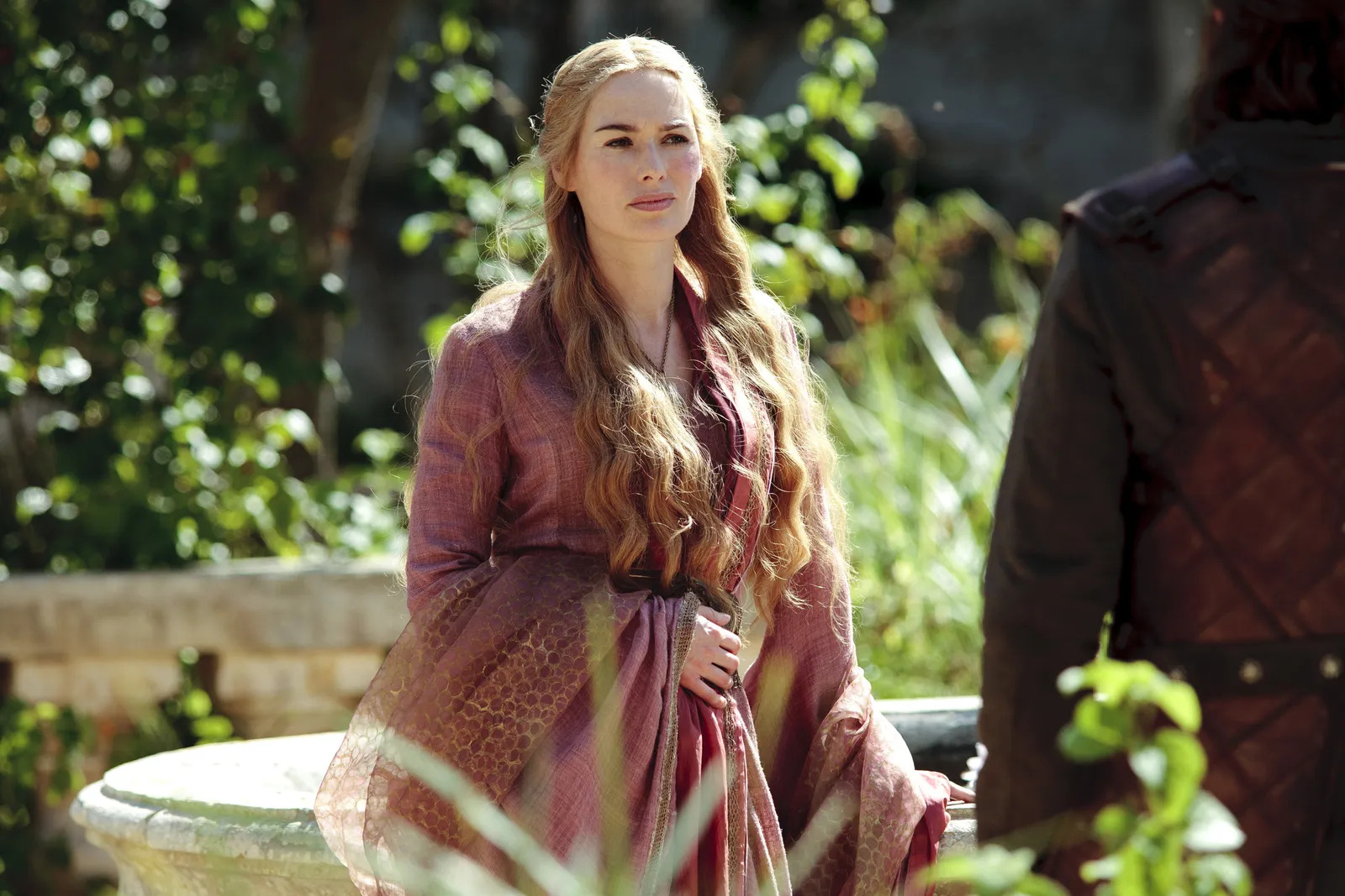 Sự phát triển trong thời trang của nữ phản diện Cersei Lannister Game of Thrones