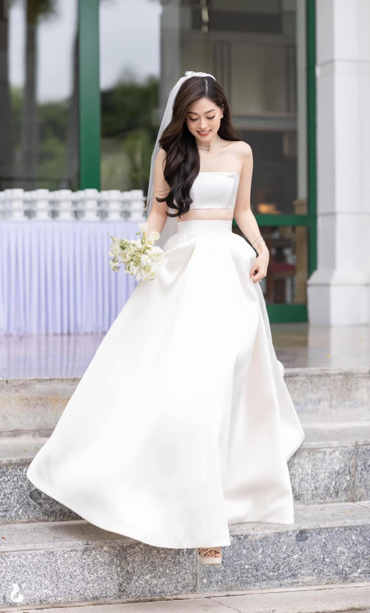phương nga mặc trang phục calla bridal