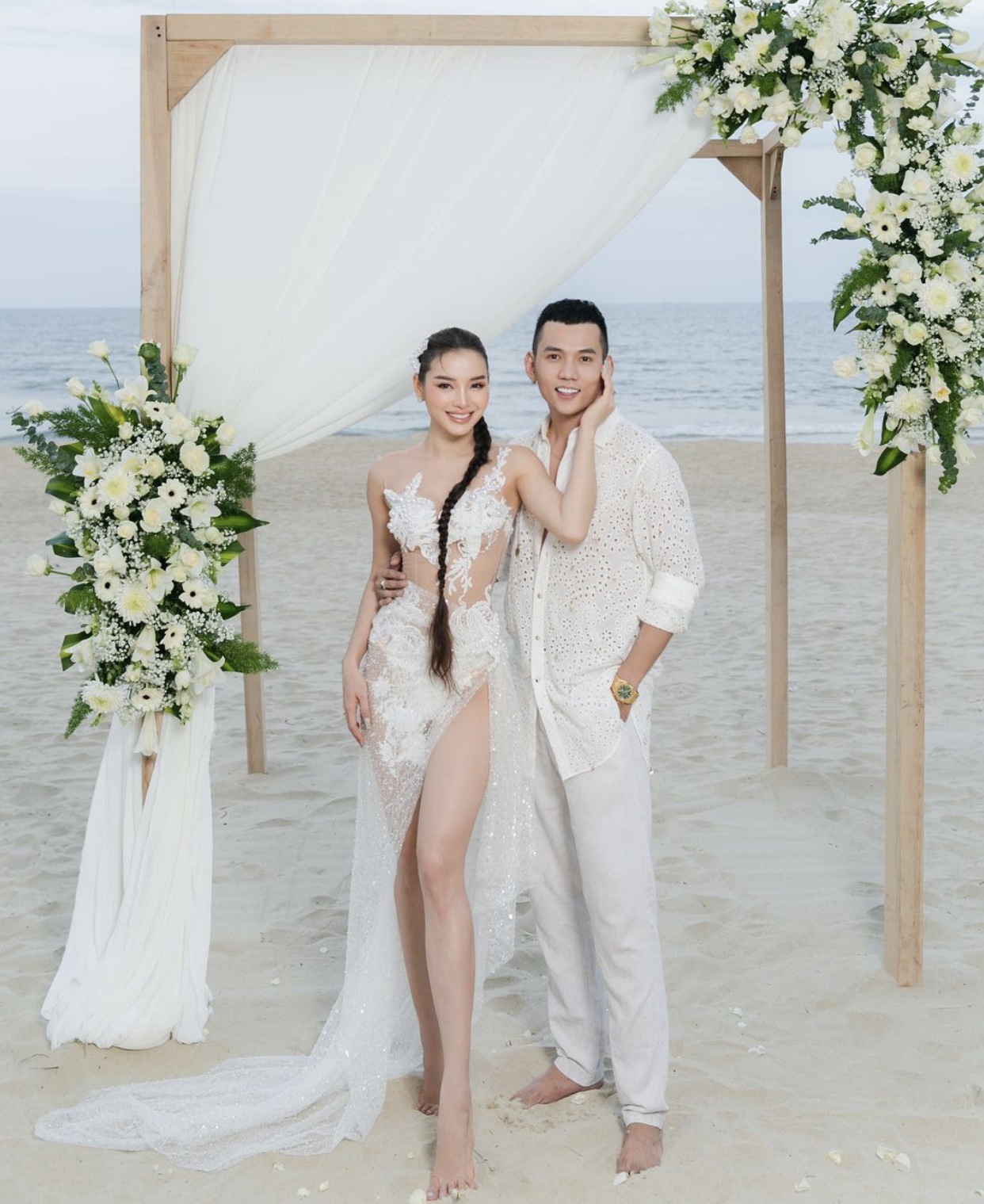 Phương Trinh Jolie và đám cưới bãi biển