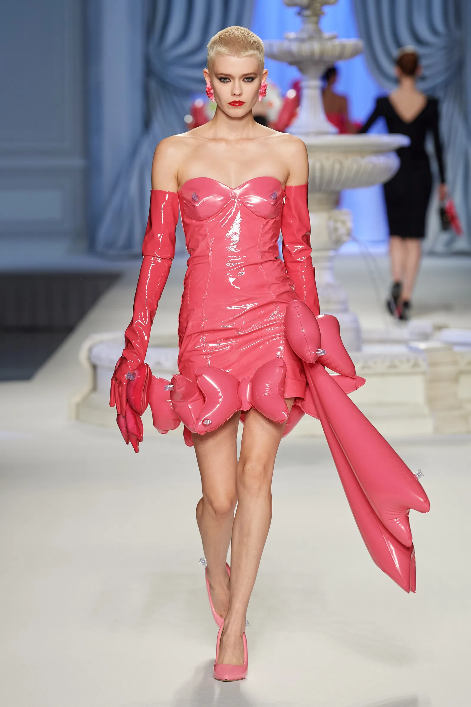 Váy bằng phao của Moschino 2023