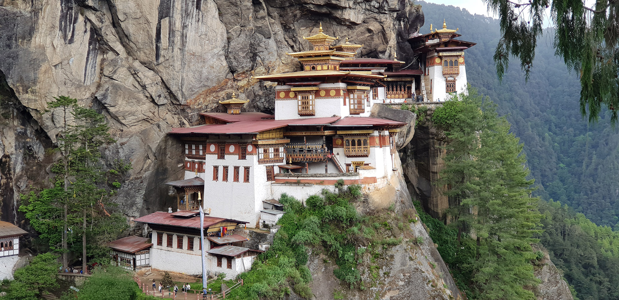 bhutan ngồi chùa trên núi