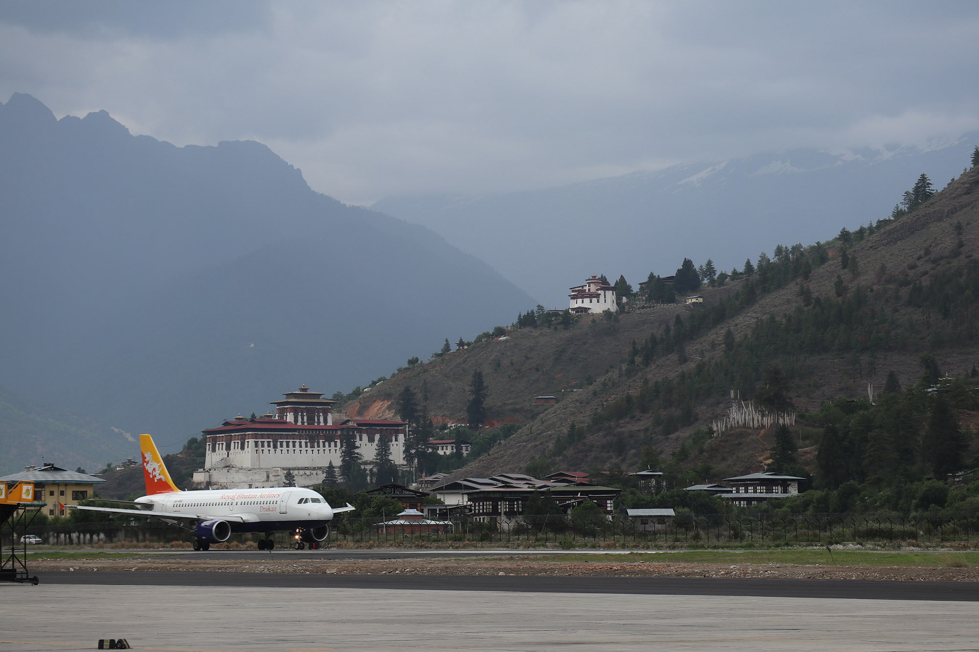 bhutan sân bay paro