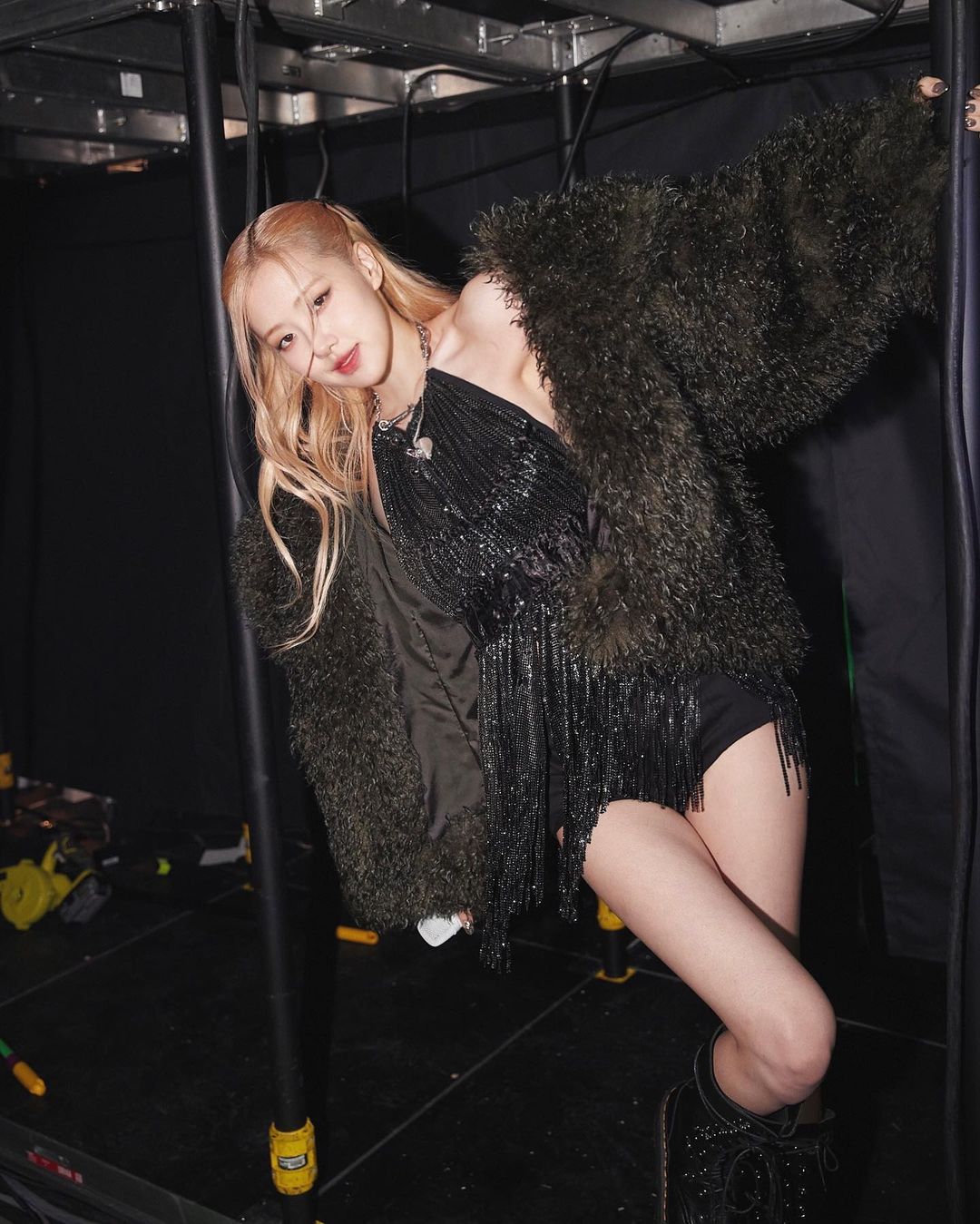 outfit của Rosé trong concert Born Pink