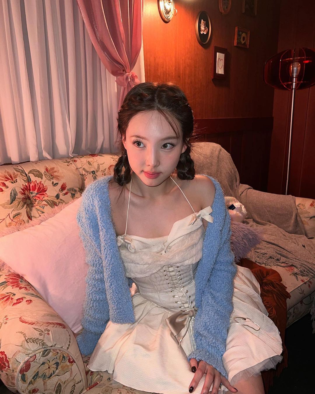 nayeon corset màu trắng