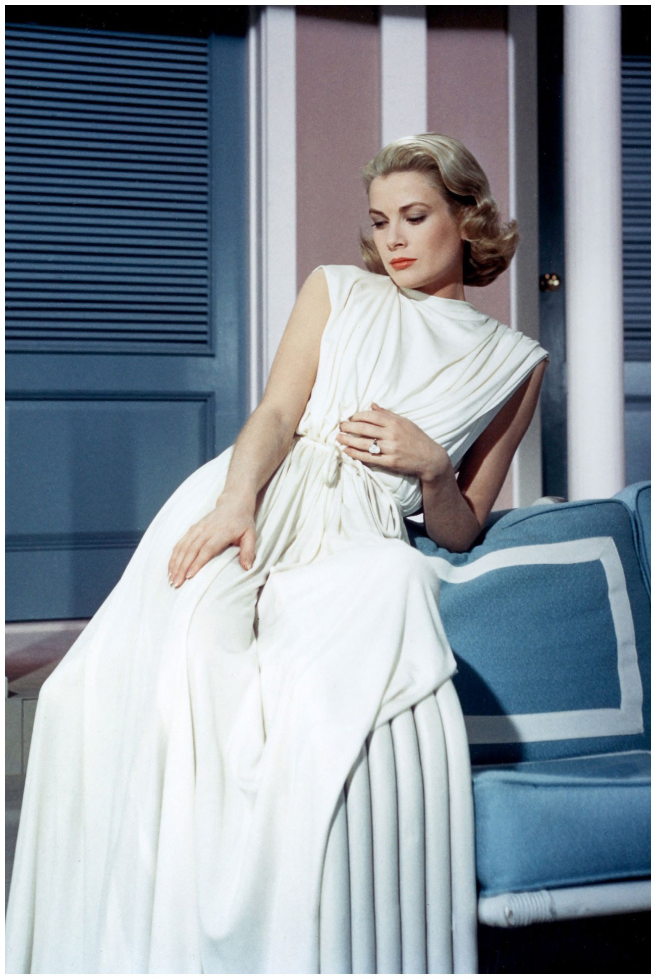 Grace Kelly diện đầm trắng