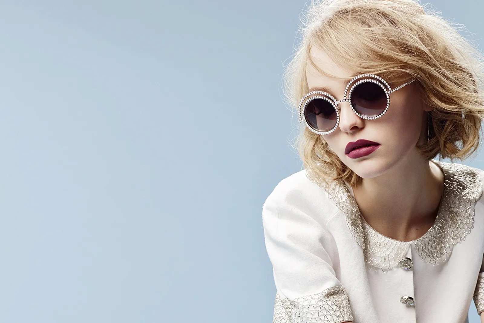 màn hợp tác đầu tiên của Lily Rose Depp và CHANEL