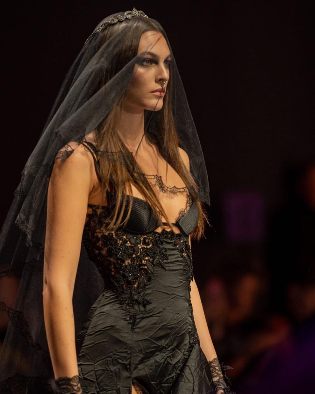 Vittoria Veretti xuất hiện tại sàn diễn Versace xuân hè 23