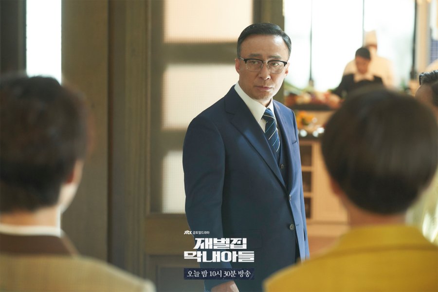 Chủ tịch Jin Yang Cheol do Lee Sung Min thủ vai Reborn Rich
