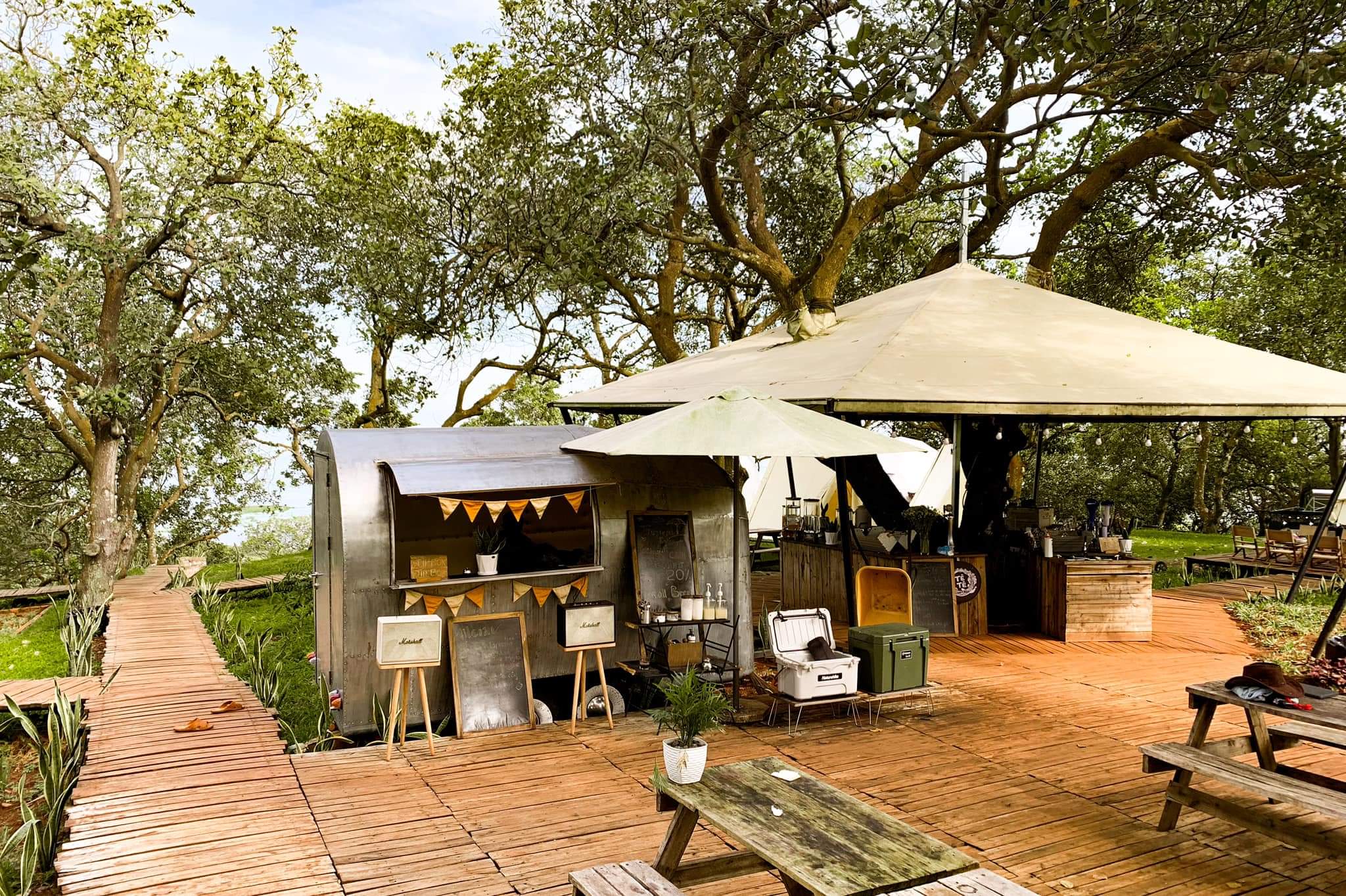 Dã ngoại tropical eglamping