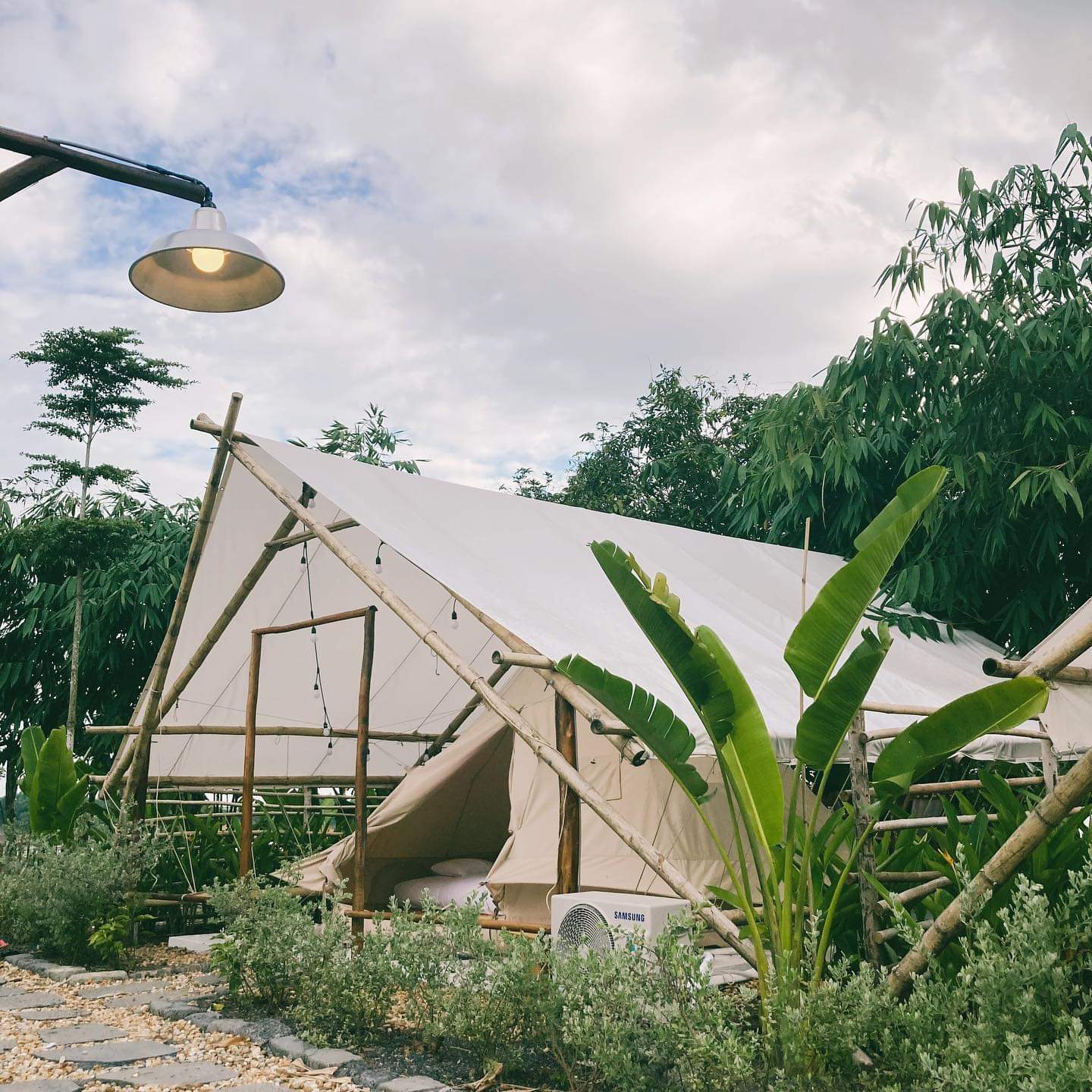 Lều dã ngoại lạc glamping