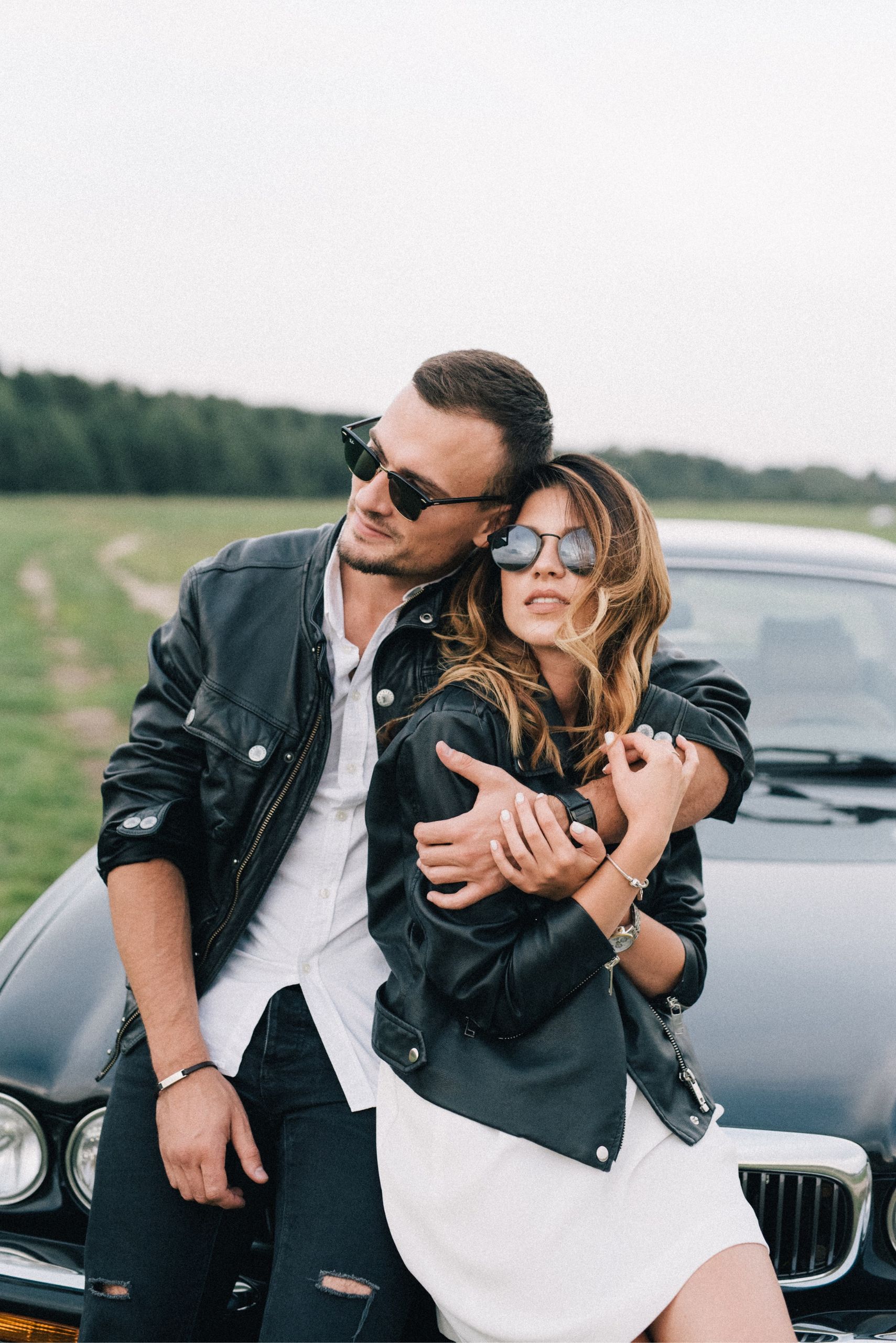 Couples behave appropriately in silence