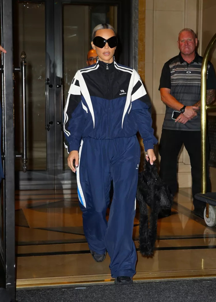 Tracksuit khoẻ khoắn