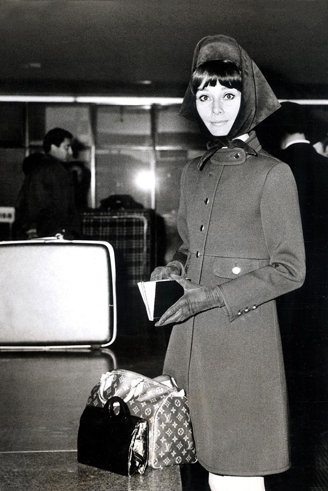 Túi LV Speedy hình trắng đen của Audrey Hepburn 